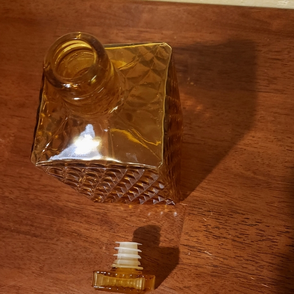 Vintage Amber Diamond Point Glass Decanter - Picture 15 of 16